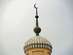 05 Kashgar Id Kah Mosque Minaret Top Close Up With Crescent Moon.jpg